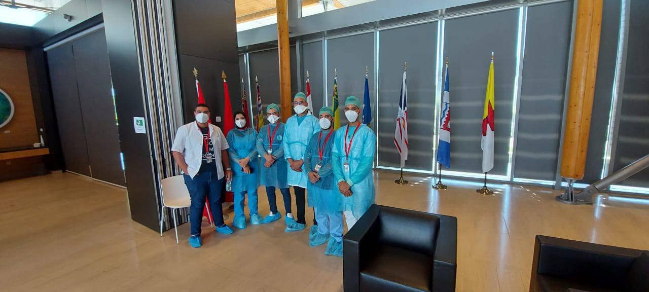 Équipe City Doctor en tenue de protection